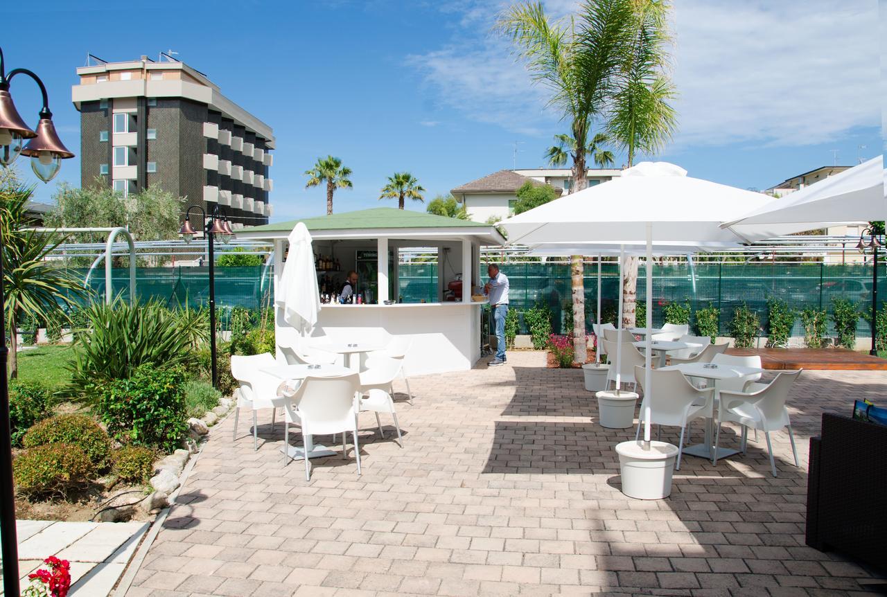 Almaluna Hotel & Resort Alba Adriatica Exterior foto